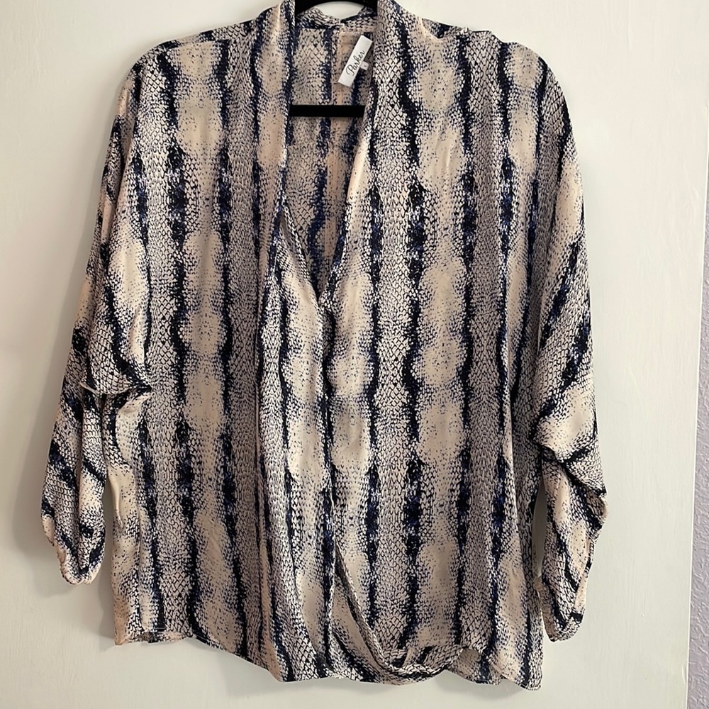 Parker silk Snake Skin Print Lightweight Boho Contemporary Faux Wrap blouse Sz L